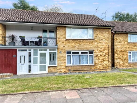 2 bed property, in Chatsmore Crescent, £225,000