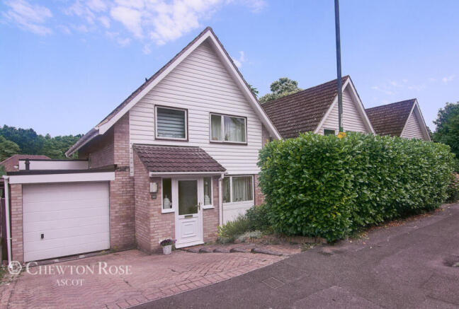 4 bed property, in Sutherland Chase, £680,000