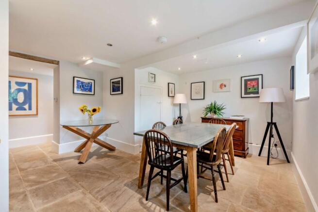 5 bed property, in Leckford, £1,295,000