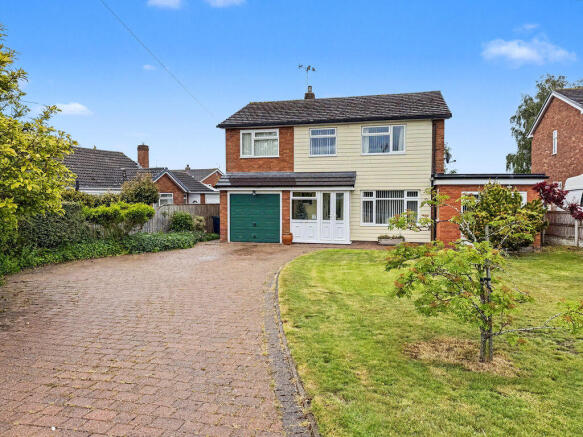 5 bed property, in Ashford Way, £450,000