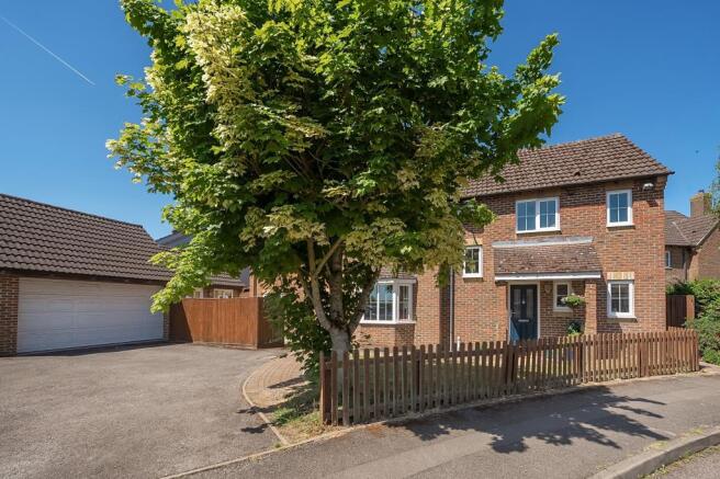 5 bed property, in Southmoor, £700,000