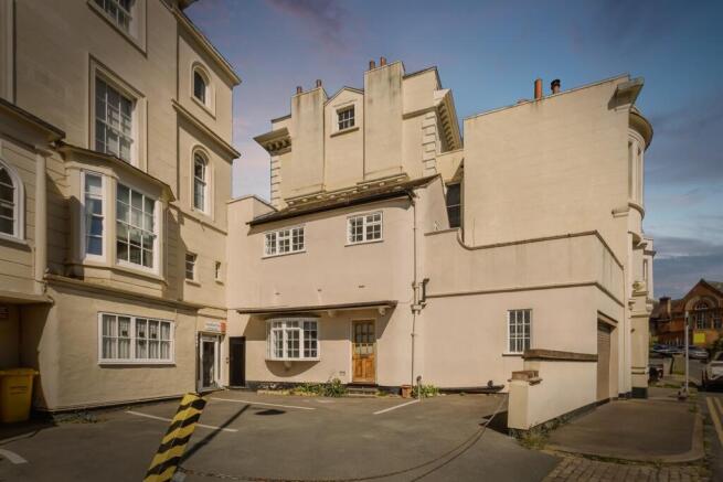 2 bed property, in The Ropewalk, £260,000