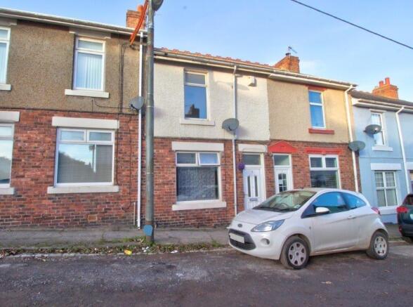 2 bed property, in 3 Frederick Street, £40,000