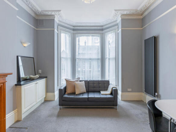 2 bed property, in Coverdale Road, £450,000