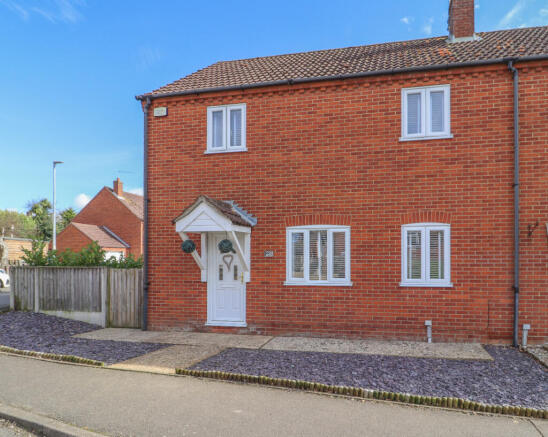 3 bed property, in Sandy Lane, £269,500