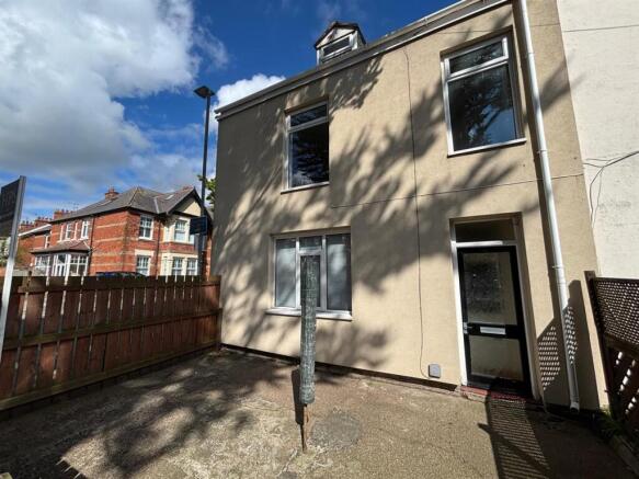 4 bed property, in Cliff Terrace, £199,500