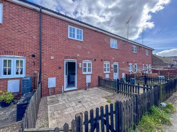 2 bed property, in St. Thomas Road, £135,000