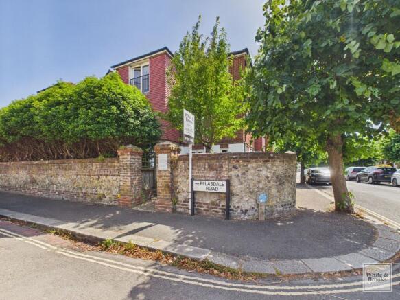 2 bed property, in Ellasdale Road, £190,000