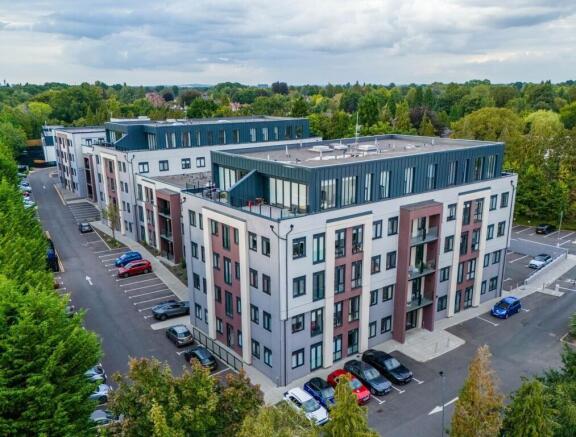 2 bed property, in Streetsbrook Road, £195,000