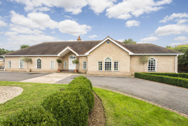 3 bed property, in The Avenue, £1,150,000