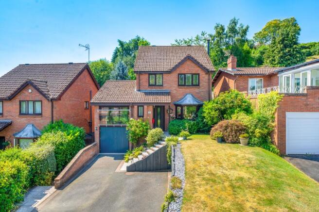 4 bed property, in Bramble Ridge, £575,000