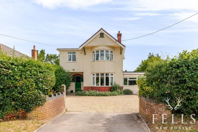 5 bed property, in Northfield Road, £800,000