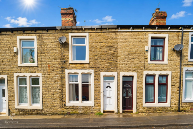 2 bed property, in William Street, £100,000