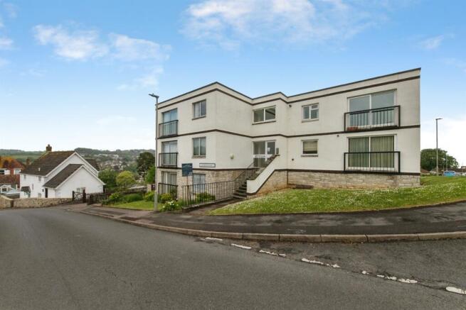 1 bed property, in Clappentail Lane, £150,000