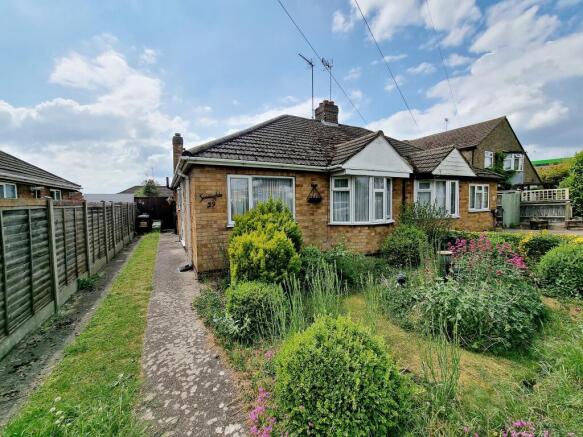 2 bed property, in Burton Road, £190,000