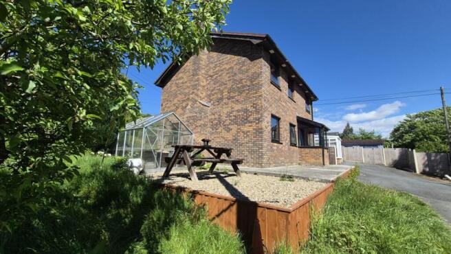 4 bed property, in Capel Bangor, £289,950
