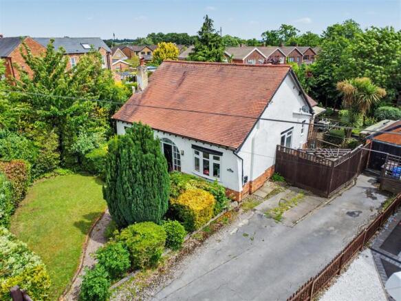 4 bed property, in Park Drive, £400,000
