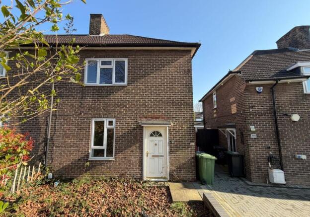 3 bed property, in 352 Downham Way, £185,000