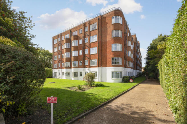 1 bed property, in Wyke Road, £220,000