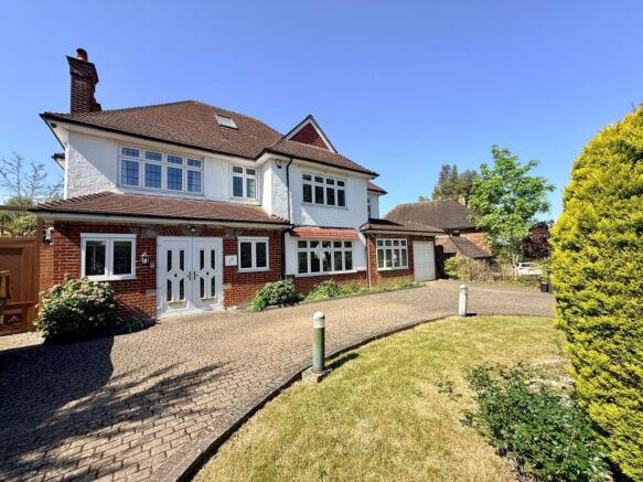 5 bed property, in Mapledale Avenue, £1,100,000