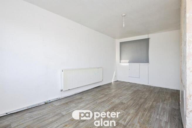 3 bed property, in Lavender Road, £120,000