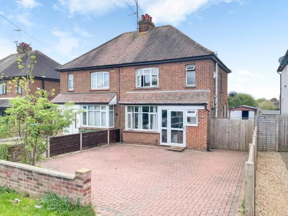 3 bed property, in Buckingham Road, £350,000