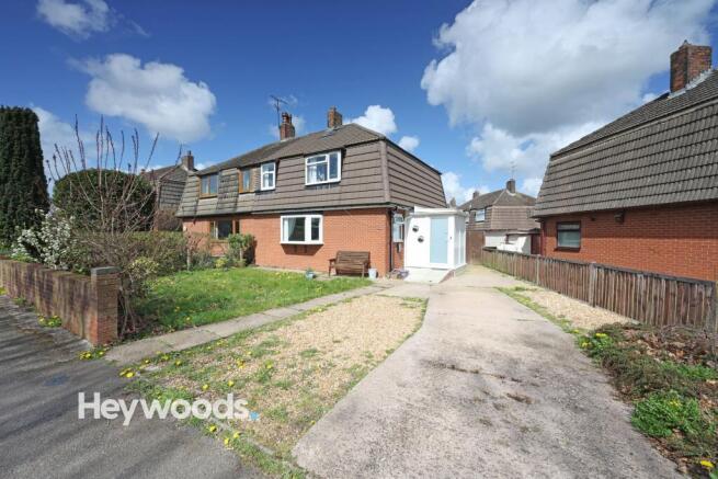 4 bed property, in Izaac Walton Way, £210,000