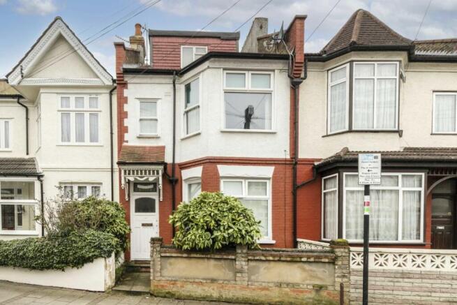 4 bed property, in Brudenell Road, £750,000