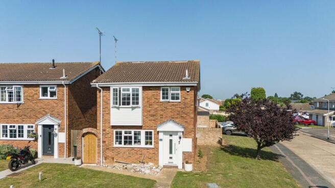 3 bed property, in Aylesbeare, £450,000