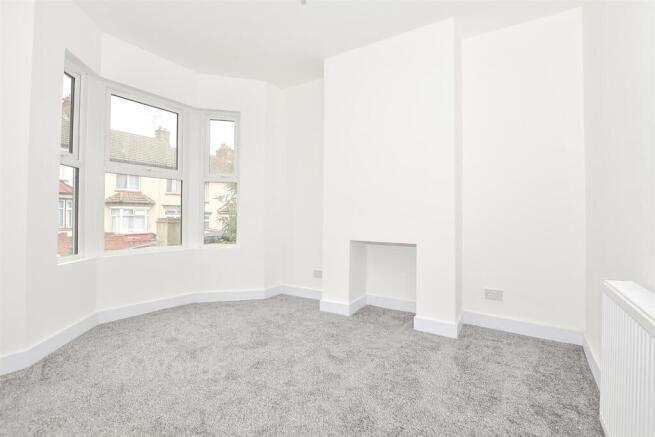 2 bed property, in Park Avenue, £275,000