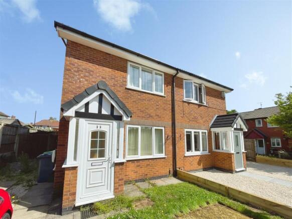 2 bed property, in Dovedale Avenue, £140,000