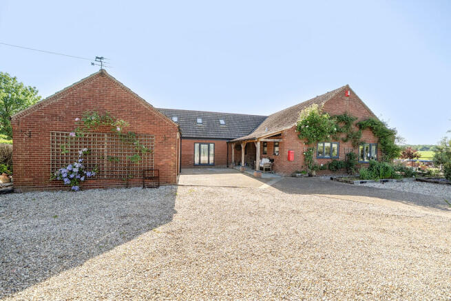 6 bed property, in Sandy Lane, £600,000