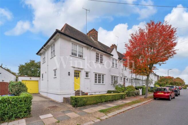 3 bed property, in Erskine Hill, £965,000