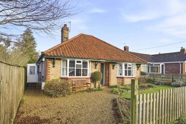2 bed property, in Pemberton Road, £279,995