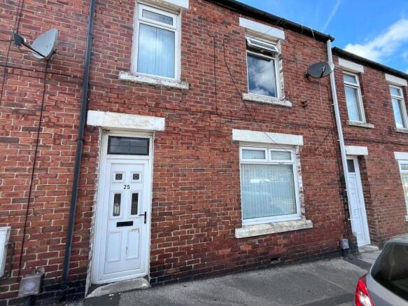 3 bed property, in Stanley Street, £70,000