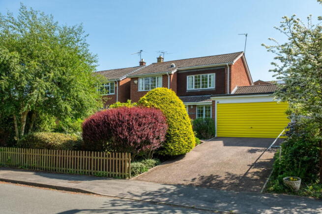 4 bed property, in Bramcote Road, £400,000