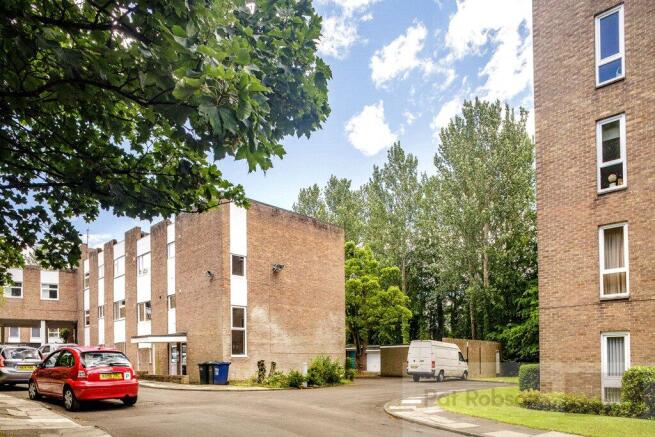 4 bed property, in Jesmond Park Court, £260,000