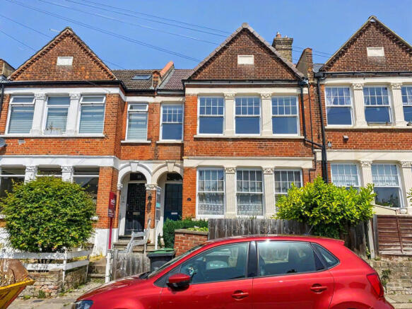 2 bed property, in Collingtree Road, £385,000