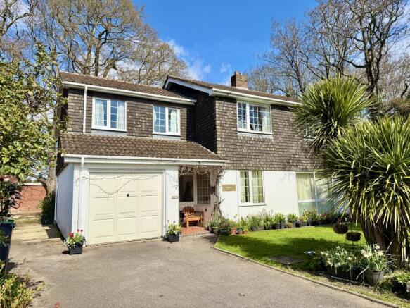 4 bed property, in Wingfield Avenue, £550,000