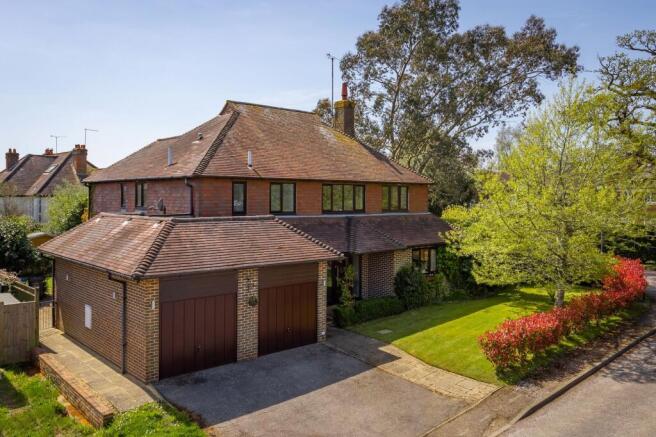 4 bed property, in Paynesfield, £900,000