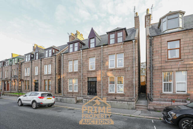 2 bed property, in Prince Street, £62,000