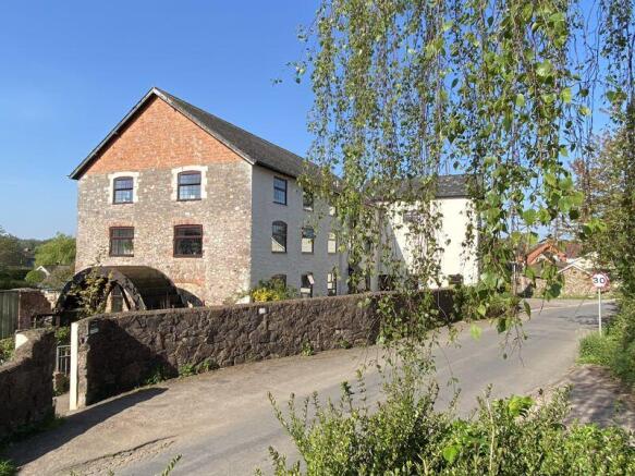 2 bed property, in The Old Mill, £180,000