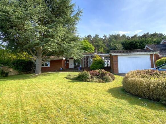 4 bed property, in Lilac Grove, £675,000