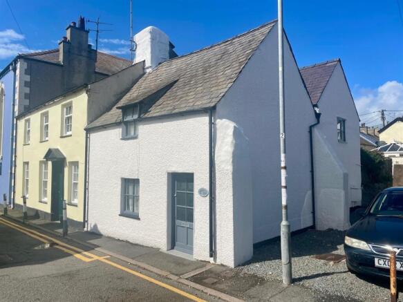2 bed property, in Chapel Street, £249,000