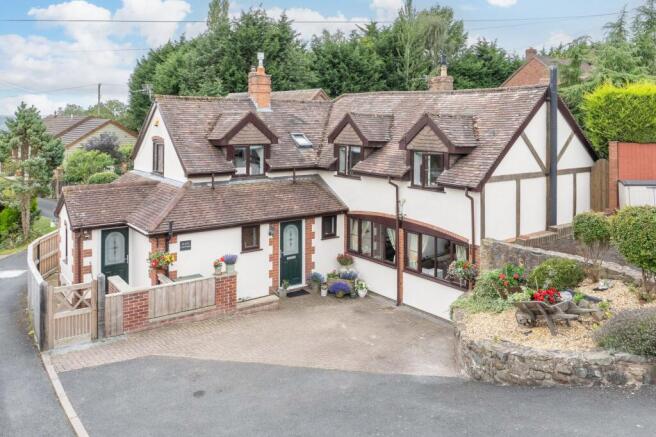 4 bed property, in Knowbury, £600,000