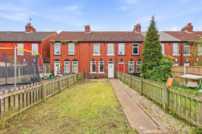 3 bed property, in Hoyland Terrace, £90,000