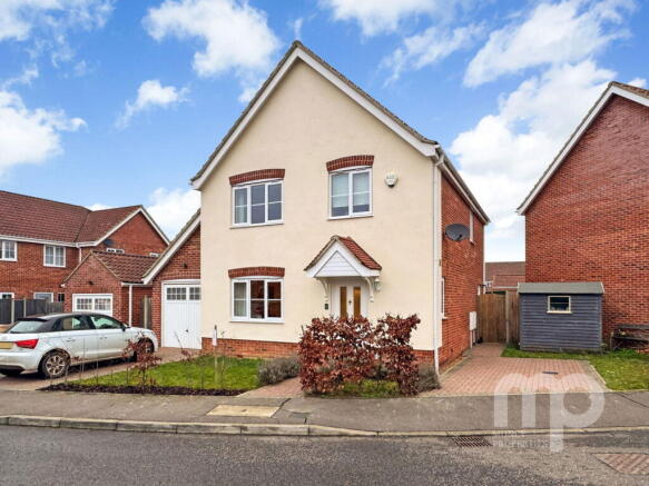 4 bed property, in Monarch Close, £390,950