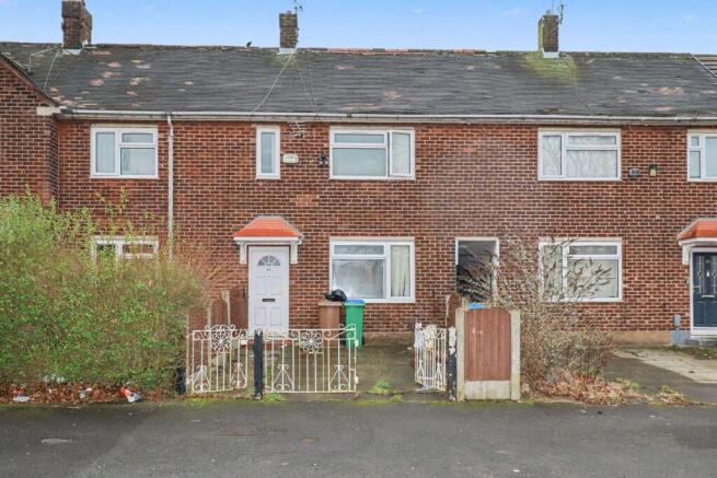 2 bed property, in Derwent Road, £70,000