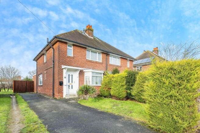 3 bed property, in Beaulieu Road, £360,000