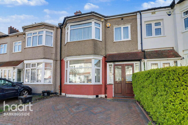 3 bed property, in Gantshill Crescent, £595,000